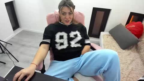 dayana online show from March 15, 2026, 4:07 am