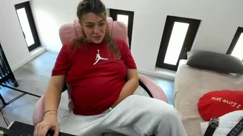 dayana online show from April 20, 2026, 5:10 am