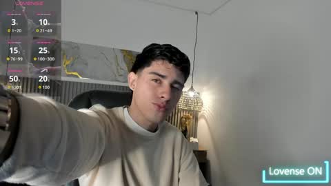 dyla_n18_ online show from May 10, 2026, 9:09 pm