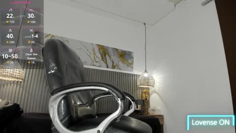 dyla_n18_ online show from May 16, 2026, 7:45 pm