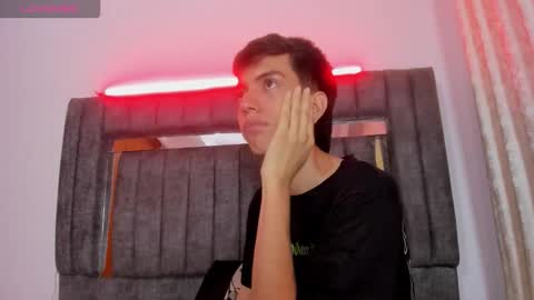 Dylan online show from November 26, 2025, 11:44 am