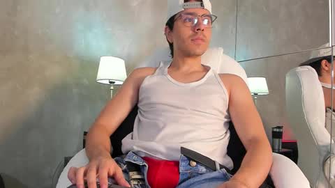 Dylan online show from November 25, 2025, 11:21 am