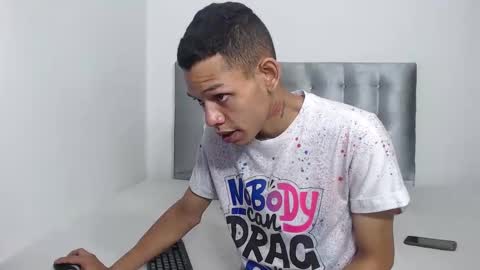 Snapshot of dylandevilx chatting on October 29, 2025, 7:04 pm Dylan.. online show from October 29, 2025, 7:04 pm