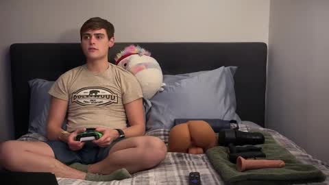 dylanfruits online show from December 3, 2025, 11:14 pm