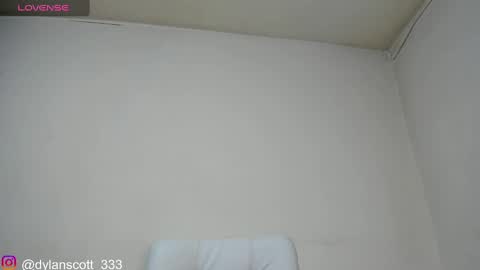 dylanscott_106 online show from December 31, 2024, 9:39 pm