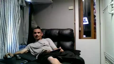 Snapshot of dzznutzz9 chatting on August 6, 2026, 4:42 pm dzznutzz9 online show from August 6, 2026, 4:42 pm