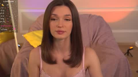 Snapshot of e_vvv_a chatting on December 3, 2025, 3:32 pm Eva online show from December 3, 2025, 3:32 pm