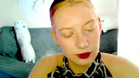 Lily online show from April 17, 2026, 7:33 am