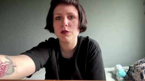 Snapshot of earthascritchfield chatting on May 31, 2026, 2:35 pm Rina online show from May 31, 2026, 2:35 pm