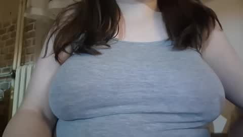 easysmart000 online show from September 18, 2025, 4:53 pm