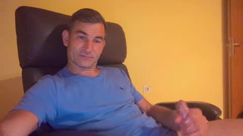 Snapshot of easystyle1 chatting on July 31, 2026, 9:03 pm Andrew online show from July 31, 2026, 9:03 pm