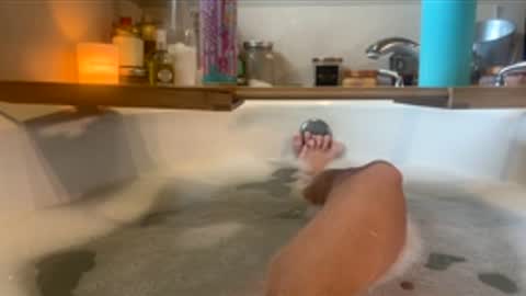 Snapshot of eatme_six9 chatting on June 1, 2026, 7:15 pm Six online show from June 1, 2026, 7:15 pm