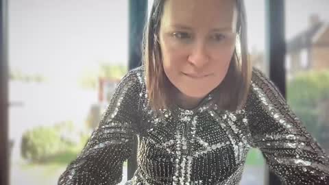 Nadia Ferreira  online show from February 5, 2025, 10:19 am