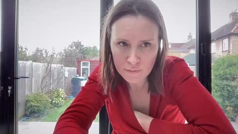 Nadia Ferreira  online show from February 12, 2025, 10:03 am