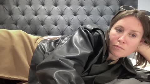 Nadia Ferreira  online show from October 12, 2025, 7:13 pm