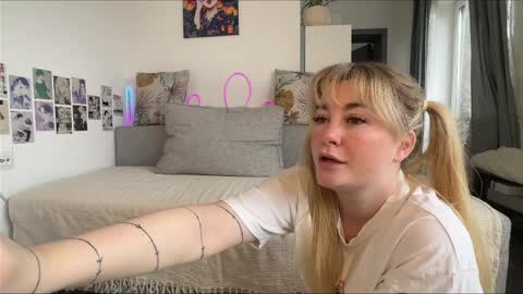 Custom content and video calls are available as well  online show from April 6, 2026, 7:53 am