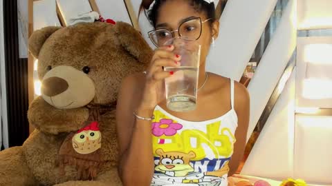 Snapshot of ebony_beautifull chatting on December 4, 2024, 6:44 am Luci online show from December 4, 2024, 6:44 am