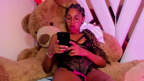 Snapshot of ebony_beautifull chatting on December 15, 2024, 7:13 am Luci online show from December 15, 2024, 7:13 am