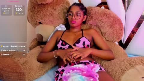 Snapshot of ebony_beautifull chatting on December 18, 2024, 10:08 am Luci online show from December 18, 2024, 10:08 am