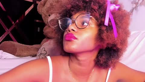 Snapshot of ebony_beautifull chatting on February 7, 2025, 6:56 am Luci online show from February 7, 2025, 6:56 am