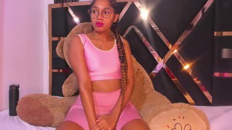 Snapshot of ebony_beautifull chatting on February 28, 2025, 1:47 am Luci online show from February 28, 2025, 1:47 am