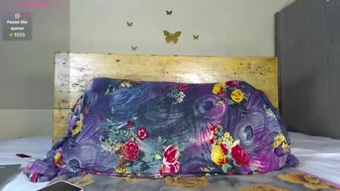 EBONY PETITE online show from October 26, 2025, 7:47 am