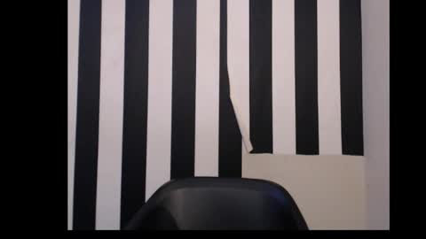 Queen online show from December 15, 2025, 10:41 am