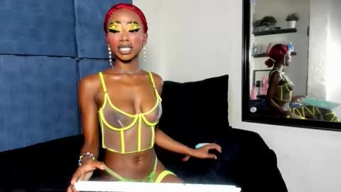 Snapshot of ebonydollx69 chatting on March 31, 2026, 10:59 am Pearl online show from March 31, 2026, 10:59 am