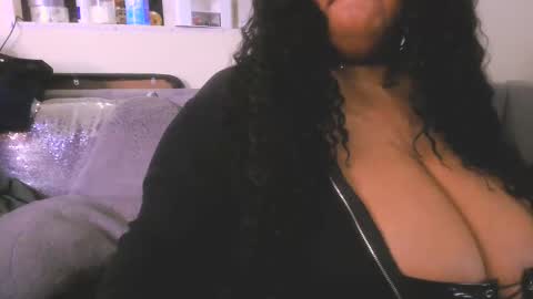 Snapshot of ebonygoddesskira chatting on January 14, 2025, 5:01 pm  Ebony Goddess Kira  online show from January 14, 2025, 5:01 pm