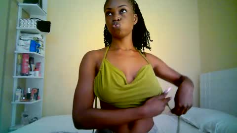 Snapshot of ebonytanqueen chatting on June 30, 2026, 4:35 am ebonytanqueen online show from June 30, 2026, 4:35 am
