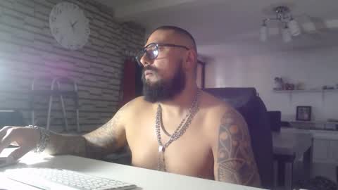 edgarram83 online show from November 7, 2025, 11:05 pm