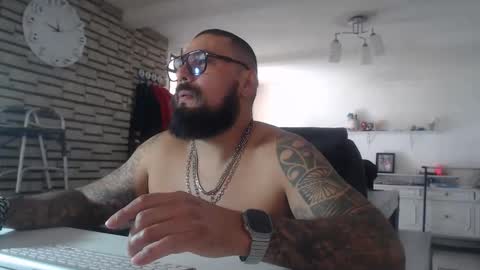 edgarram83 online show from November 11, 2025, 5:46 pm