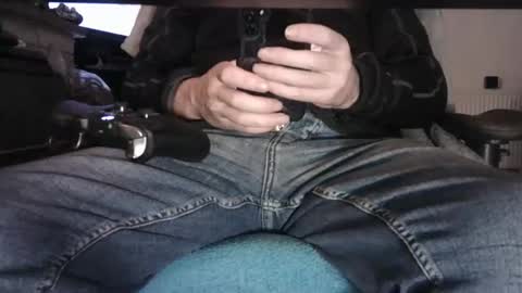 Snapshot of edged_biker chatting on December 3, 2025, 5:11 pm edged biker online show from December 3, 2025, 5:11 pm