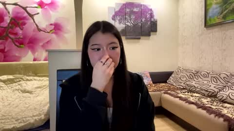 Eri online show from April 13, 2026, 6:35 pm