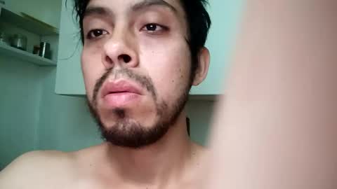 Snapshot of eduar99latino chatting on April 30, 2026, 12:33 pm Eduar99 online show from April 30, 2026, 12:33 pm