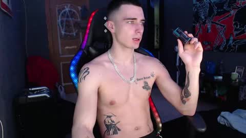 Snapshot of eduard_loveee chatting on December 29, 2024, 12:12 pm Eduar online show from December 29, 2024, 12:12 pm