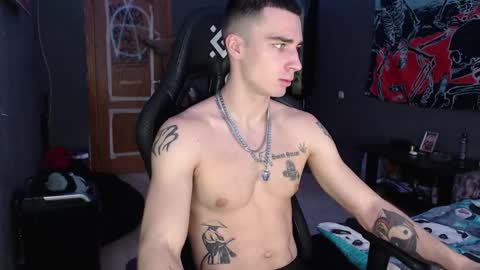 Snapshot of eduard_loveee chatting on October 14, 2025, 9:43 am Eduar online show from October 14, 2025, 9:43 am