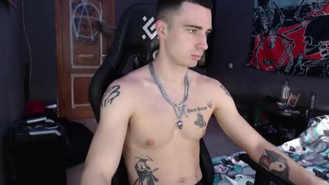 Snapshot of eduard_loveee chatting on October 20, 2025, 9:43 am Eduar online show from October 20, 2025, 9:43 am