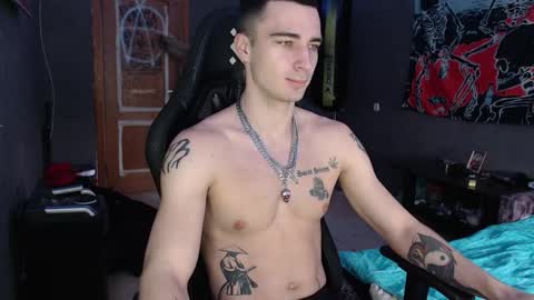 Snapshot of eduard_loveee chatting on October 22, 2025, 10:48 am Eduar online show from October 22, 2025, 10:48 am