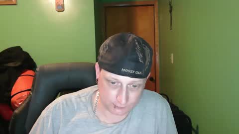 edwardaims_2please online show from March 23, 2026, 2:26 am