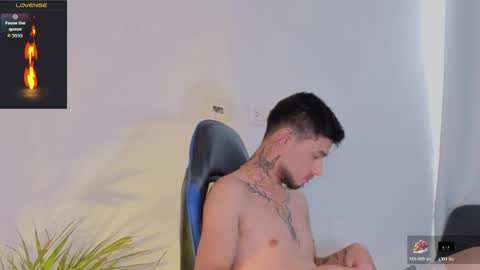 Snapshot of edwardross_ chatting on June 1, 2026, 7:37 pm Edward Ross online show from June 1, 2026, 7:37 pm
