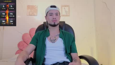 Snapshot of edwardross_ chatting on June 3, 2026, 10:26 pm Edward Ross online show from June 3, 2026, 10:26 pm