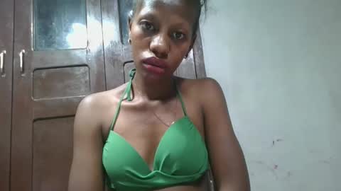 edwige770943 online show from May 24, 2026, 5:01 am