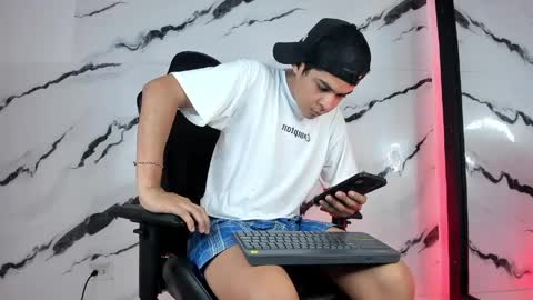 Snapshot of edy_play1 chatting on May 4, 2026, 4:19 am edy online show from May 4, 2026, 4:19 am