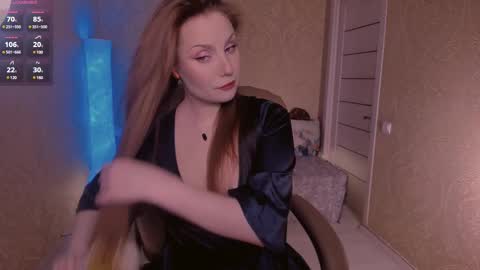 Snapshot of eesmaaarr chatting on February 13, 2025, 9:49 pm eesmaaarr online show from February 13, 2025, 9:49 pm