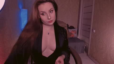 Snapshot of eesmaaarr chatting on October 6, 2025, 10:18 pm eesmaaarr online show from October 6, 2025, 10:18 pm