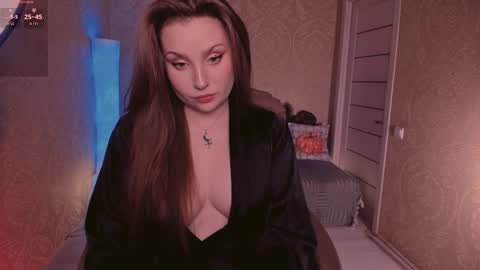 Snapshot of eesmaaarr chatting on October 20, 2025, 10:10 pm eesmaaarr online show from October 20, 2025, 10:10 pm