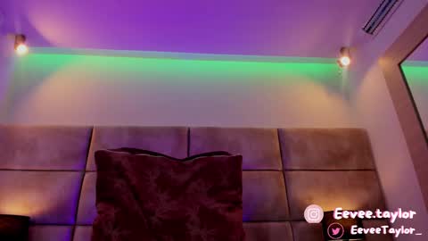 Snapshot of eevee_taylor chatting on February 12, 2025, 12:01 pm Eevee online show from February 12, 2025, 12:01 pm