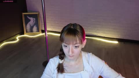 Effie online show from December 18, 2025, 1:22 am