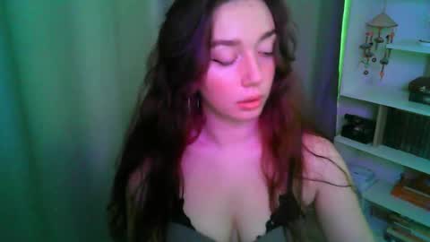 effie_balconii online show from October 13, 2025, 11:32 am